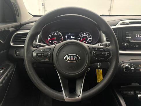 Used 2017 Kia Sorento FWD image 17