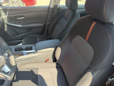 Used 2025 Nissan Sentra SR FWD image 15