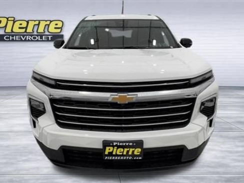 New 2026 Chevrolet Traverse LT w/ Driver Confidence Package AWD/4WD image 9