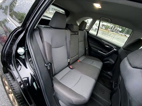Used 2024 Toyota RAV4 AWD Hybrid image 19