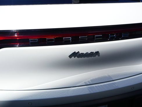 New 2026 Porsche Macan AWD/4WD image 40