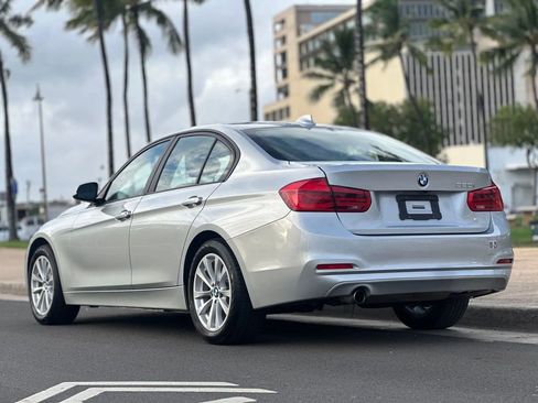 Used 2018 BMW 320i Sedan image 3