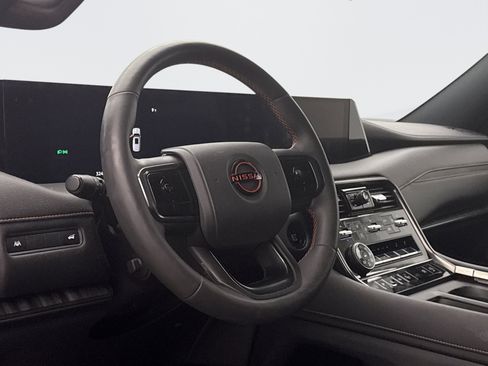 Used 2025 Nissan Armada PRO-4X image 7