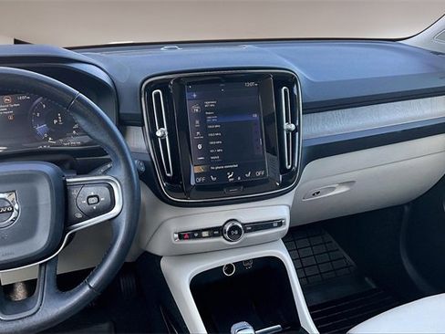 Used 2020 Volvo XC40 T5 Inscription image 9