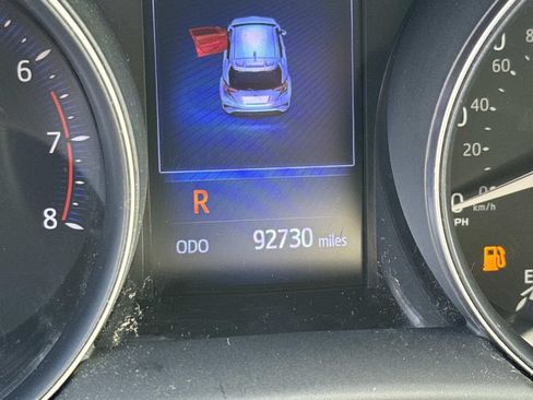 Used 2018 Toyota C-HR XLE FWD image 28