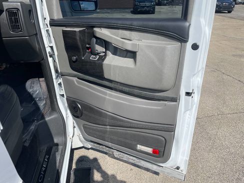 Used 2023 GMC Savana 2500 Extended image 29
