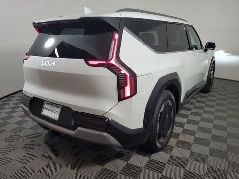 Used 2024 Kia EV9 Land AWD/4WD image 6