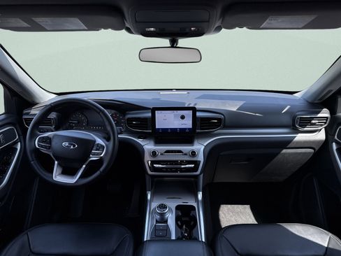 Used 2023 Ford Explorer XLT w/ Equipment Group 202A image 29