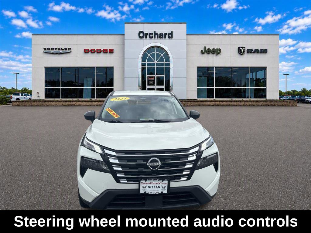 Used 2024 Nissan Rogue S AWD/4WD image 2