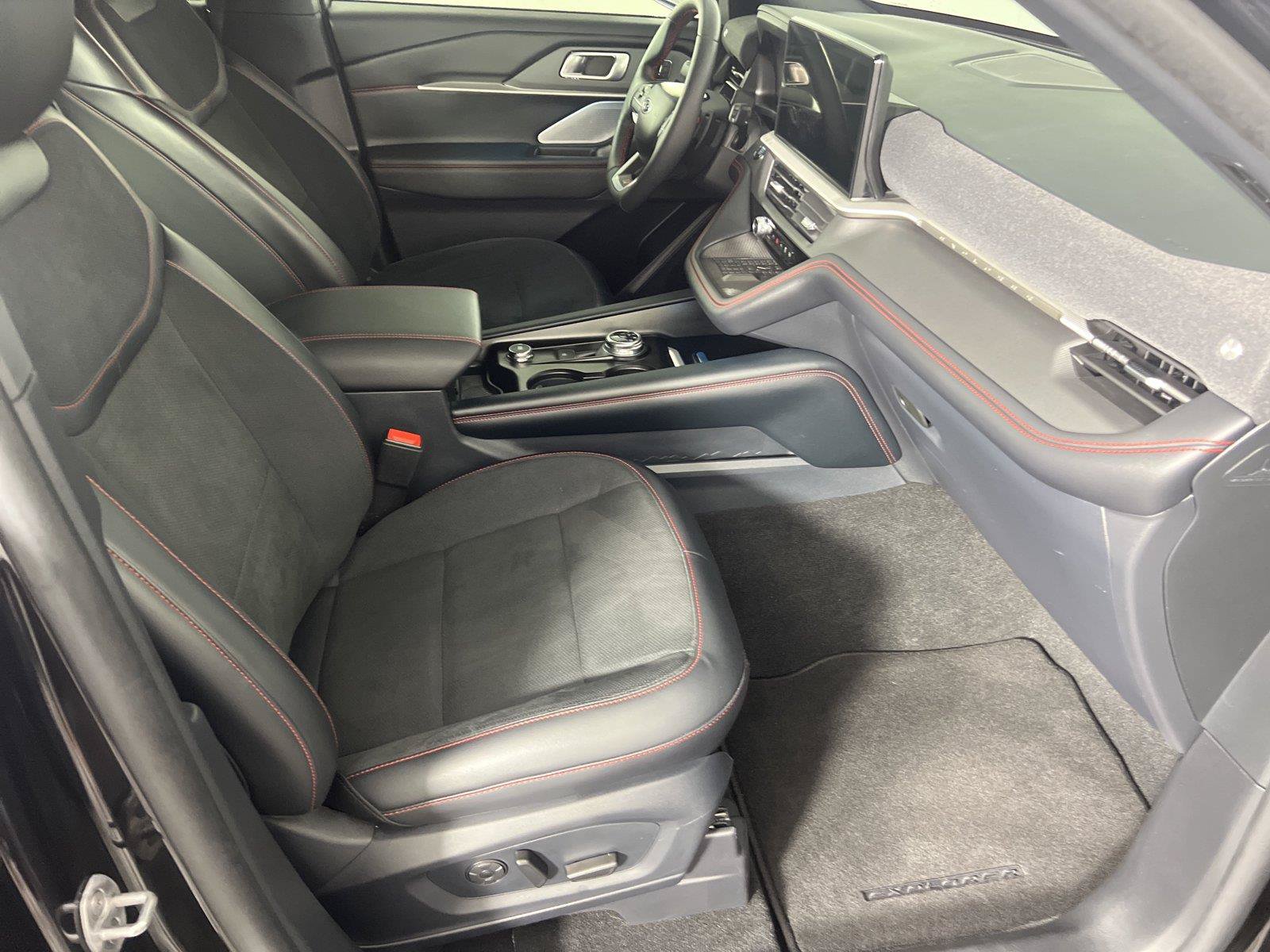 Used 2025 Ford Explorer ST AWD/4WD image 13