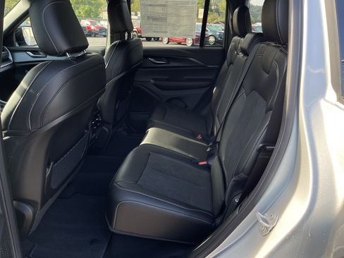 New 2025 Jeep Grand Cherokee 4WD image 11