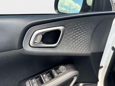 Used 2020 Kia Soul LX FWD image 17