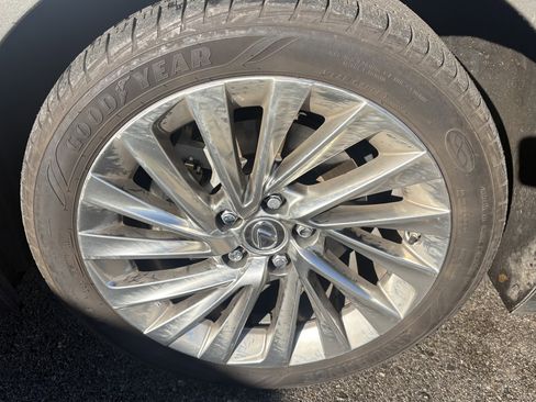 Used 2019 Lexus ES 300h w/ Luxury Package image 12