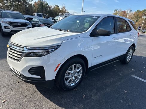 Used 2022 Chevrolet Equinox LS image 7