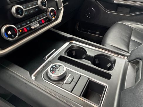 Used 2024 Ford Expedition Max XLT image 24