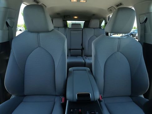 Used 2023 Toyota Highlander L FWD image 34