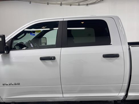 Used 2024 RAM 2500 Big Horn AWD/4WD image 12