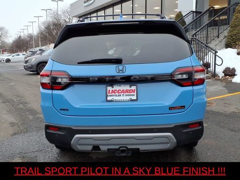 Used 2024 Honda Pilot TrailSport image 5