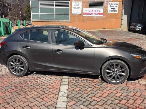 Used 2018 MAZDA MAZDA3 Touring image 8