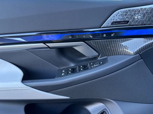 Used 2025 BMW M5 w/ Carbon Package image 12