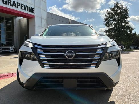 Used 2025 Nissan Rogue SV FWD image 3