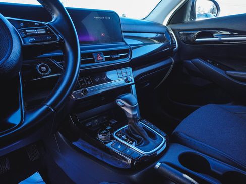 Used 2025 Kia Seltos S image 32