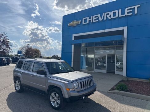 Used 2014 Jeep Patriot Latitude AWD/4WD image 1