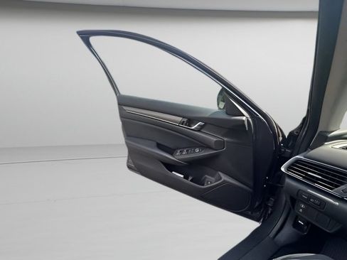 Used 2018 Honda Accord LX image 13