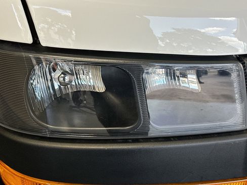 Used 2024 GMC Savana 2500 Work Van w/ Driver Convenience Package image 9