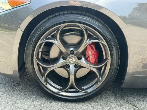 Used 2017 Alfa Romeo Giulia Ti w/ TI 19" Sport Package RWD image 33