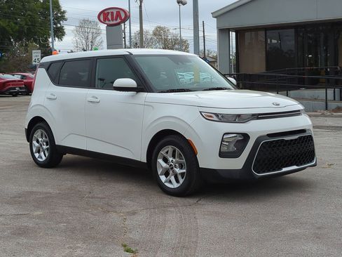 Used 2021 Kia Soul S image 3