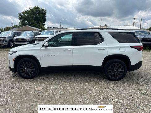 Used 2023 Chevrolet Traverse RS FWD image 2