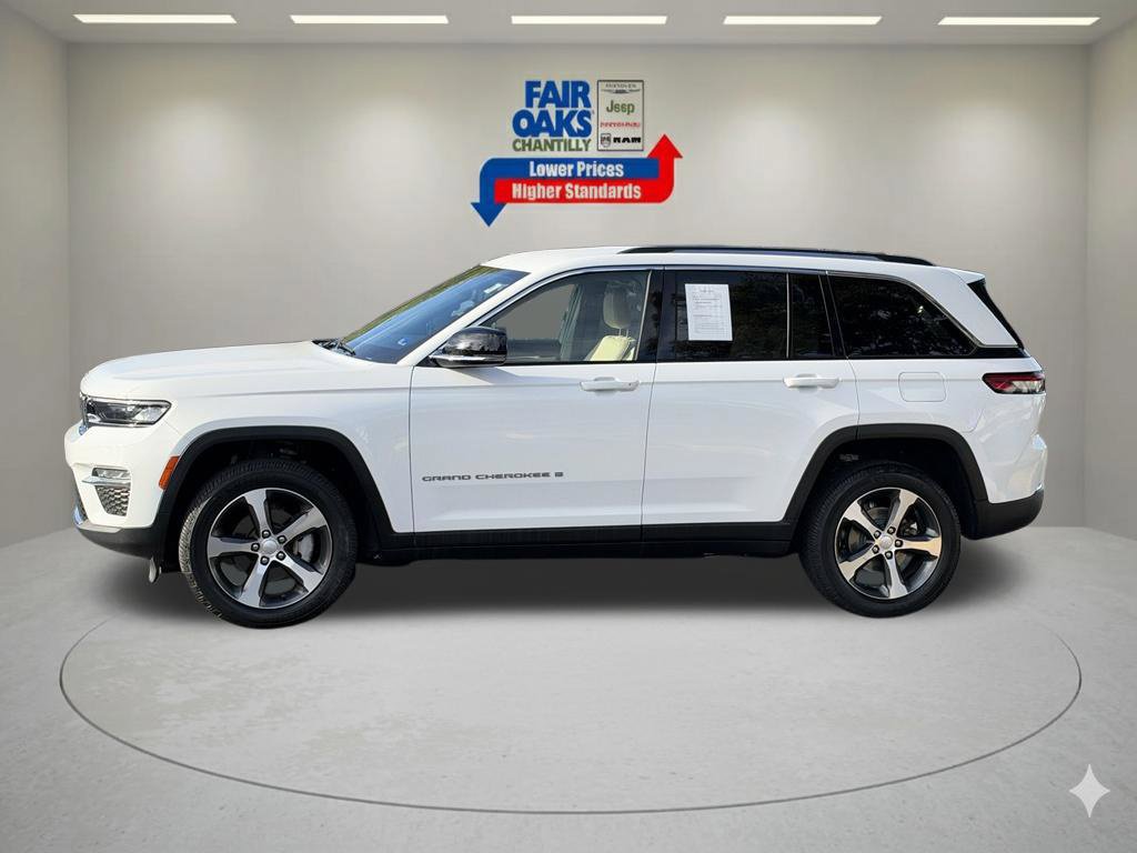 Used 2023 Jeep Grand Cherokee Limited AWD/4WD image 11
