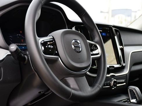 Certified 2025 Volvo XC60 B5 Plus image 11