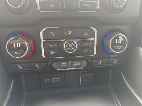 Used 2022 Chevrolet Suburban LT AWD/4WD image 42