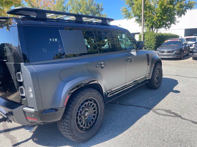 Used 2025 Land Rover Defender 110 V8 AWD/4WD image 4
