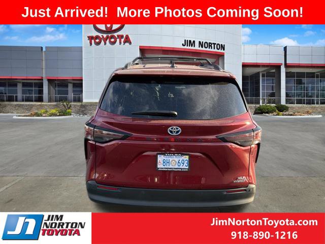 Used 2023 Toyota Sienna XLE FWD image 6