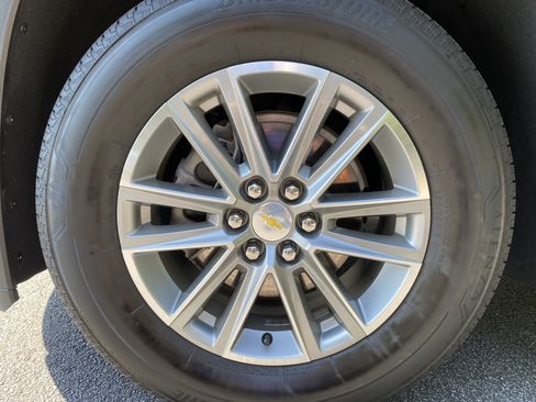 Used 2023 Chevrolet Traverse LT FWD image 41