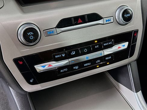 Used 2024 Ford Explorer XLT w/ Equipment Group 202A image 23