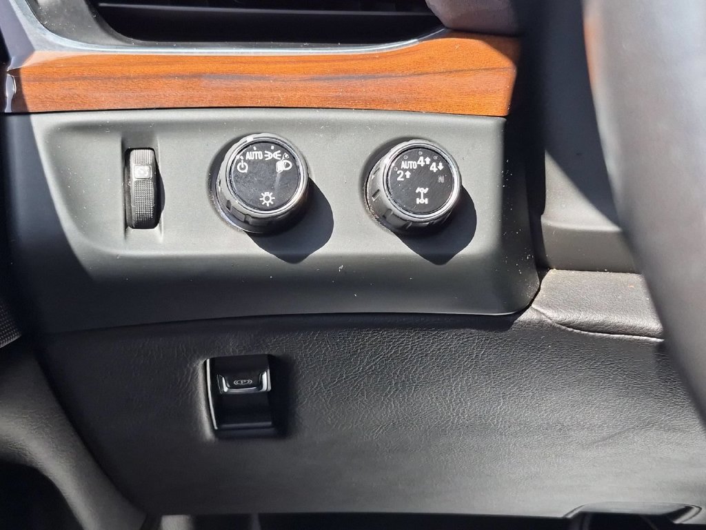 Used 2019 Cadillac Escalade ESV Premium Luxury AWD/4WD image 17