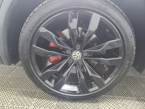 Used 2021 Volkswagen Tiguan SE R-Line AWD/4WD image 18