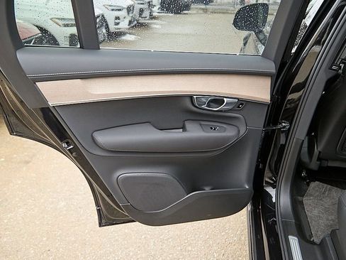 New 2026 Volvo XC90 B6 Plus w/ Protection Package Premier image 18