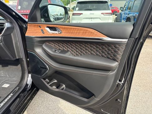 New 2026 Jeep Grand Cherokee Summit AWD/4WD image 27