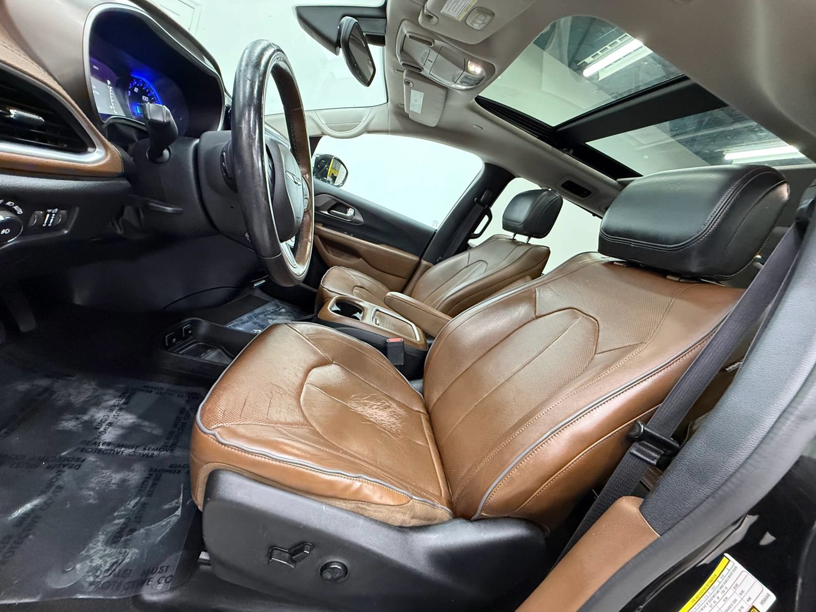 Used 2017 Chrysler Pacifica Limited FWD image 16