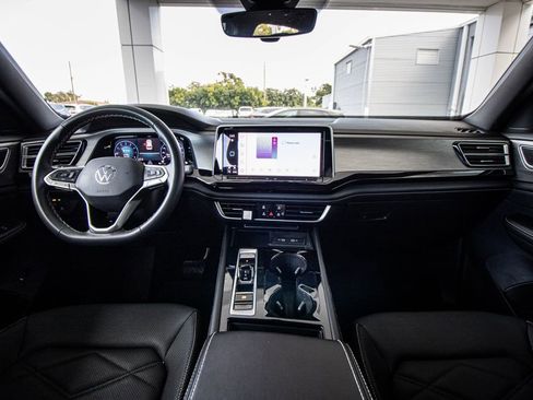 Used 2024 Volkswagen Atlas Cross Sport SE w/ Panoramic Sunroof Package image 30