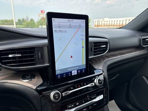 Used 2023 Ford Explorer Platinum w/ Technology Package image 30