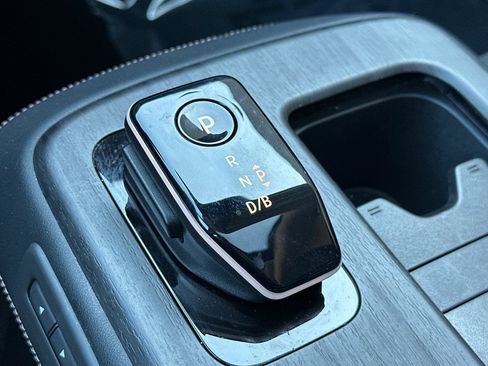 Used 2023 Nissan Ariya FWD image 34