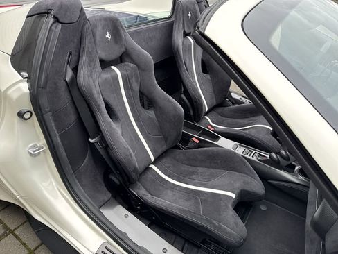 Used 2020 Ferrari 488 Pista Spider image 22