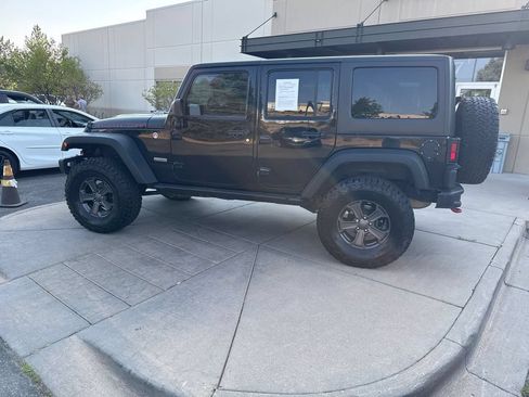 Used 2018 Jeep Wrangler Unlimited Rubicon AWD/4WD image 9