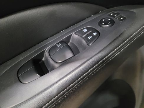 Used 2019 Nissan Pathfinder S AWD/4WD image 27